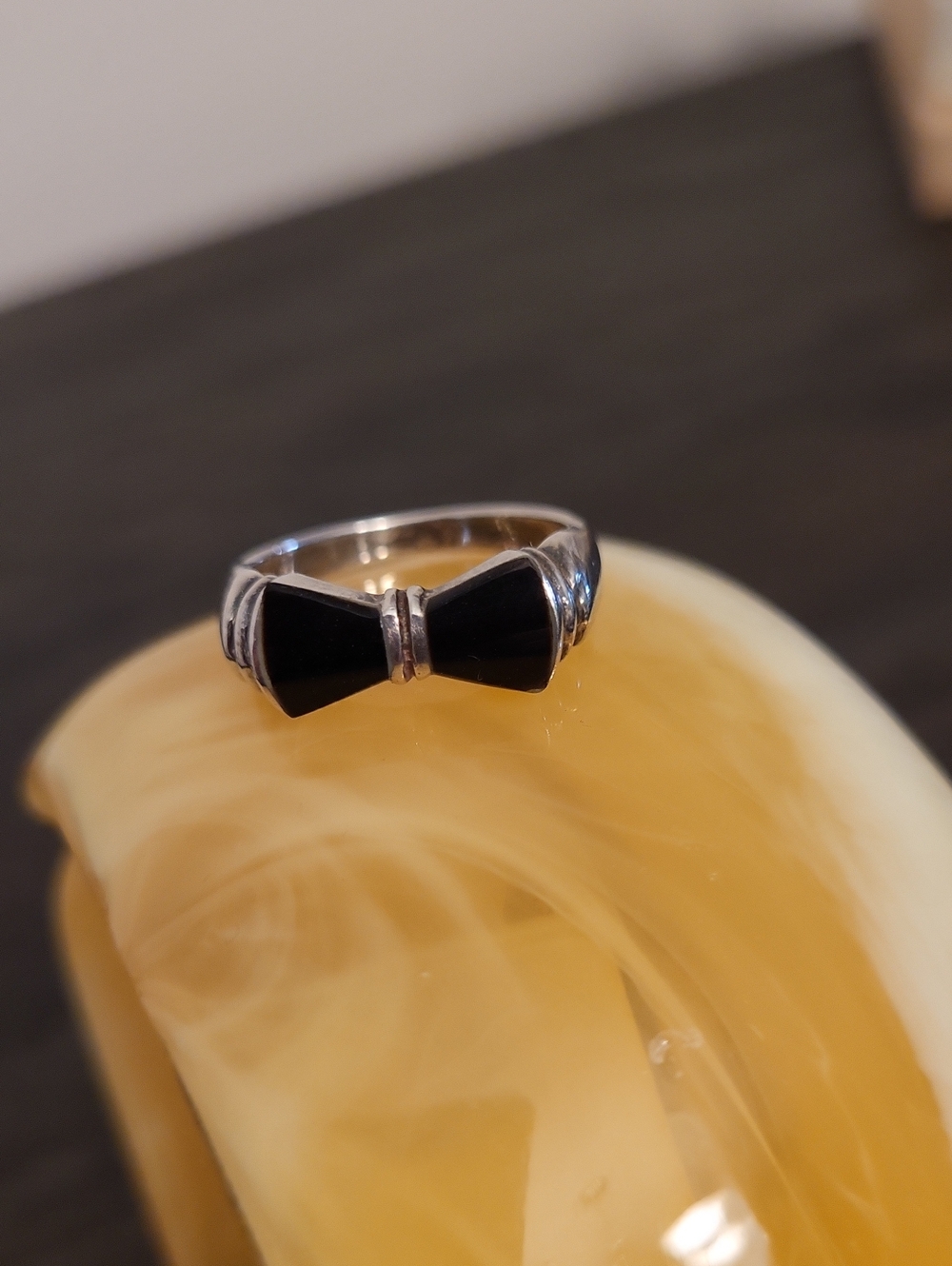 Vintage Sterling Silver Black Onyx Inlay Bow-tie Ring